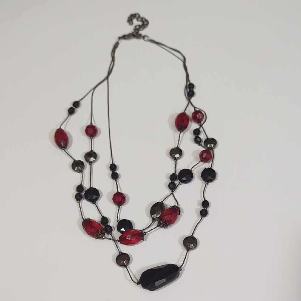 Elegant Red and Black Beaded Necklace